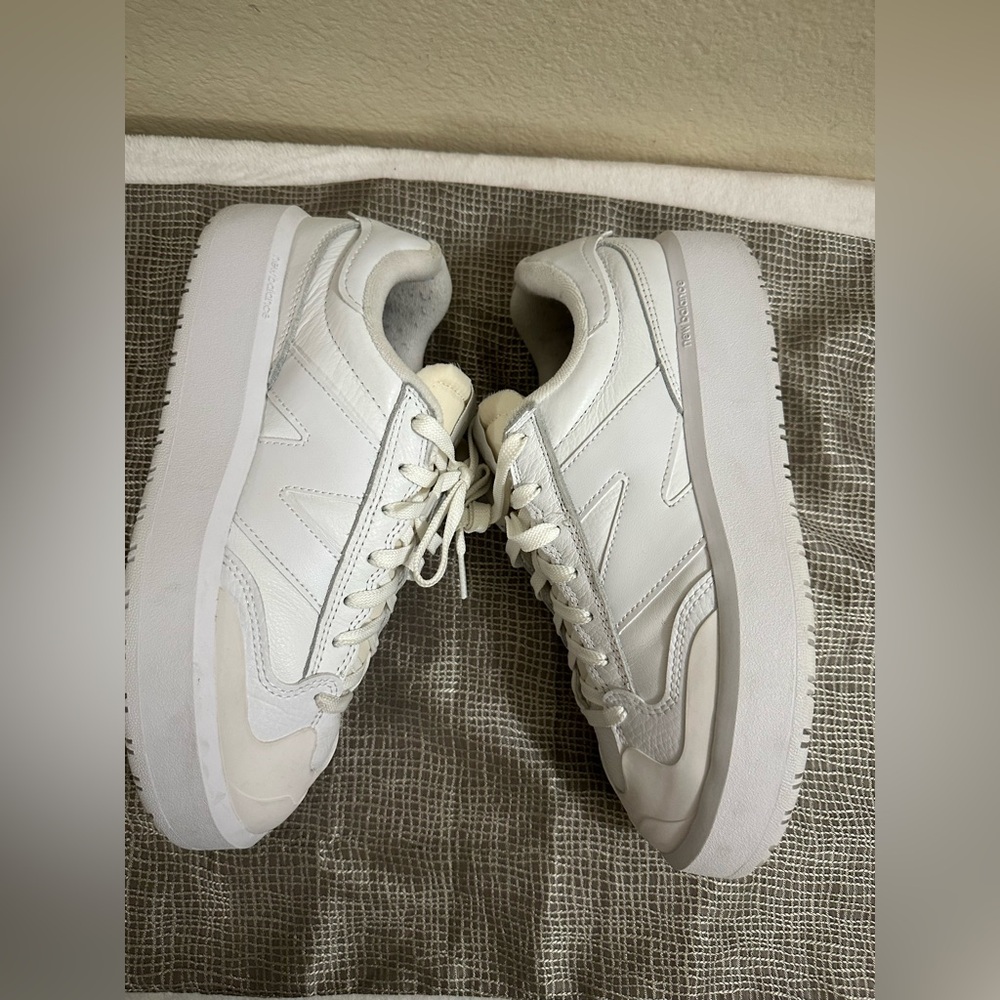 New Balance mens sneaker size 8.5